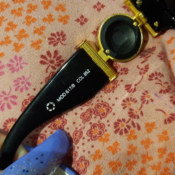 AUTHENTIC GIANNI VERSACE MEDUSA SEXY CHIC BLACK GOLD SUNGLASSES W/CASE - Picture 4 of 12